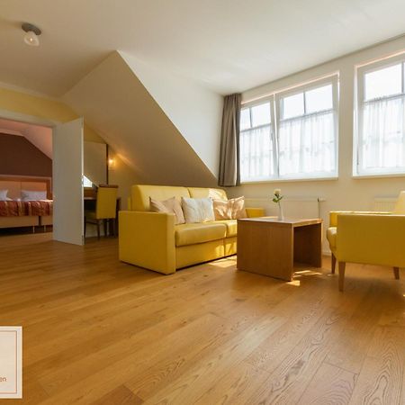 Winzerhotel Гумпольдскирхен Экстерьер фото