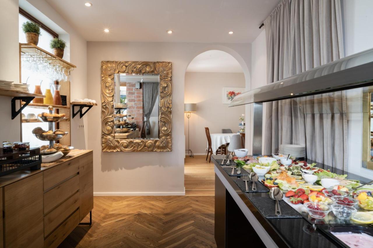 Winzerhotel Гумпольдскирхен Экстерьер фото
