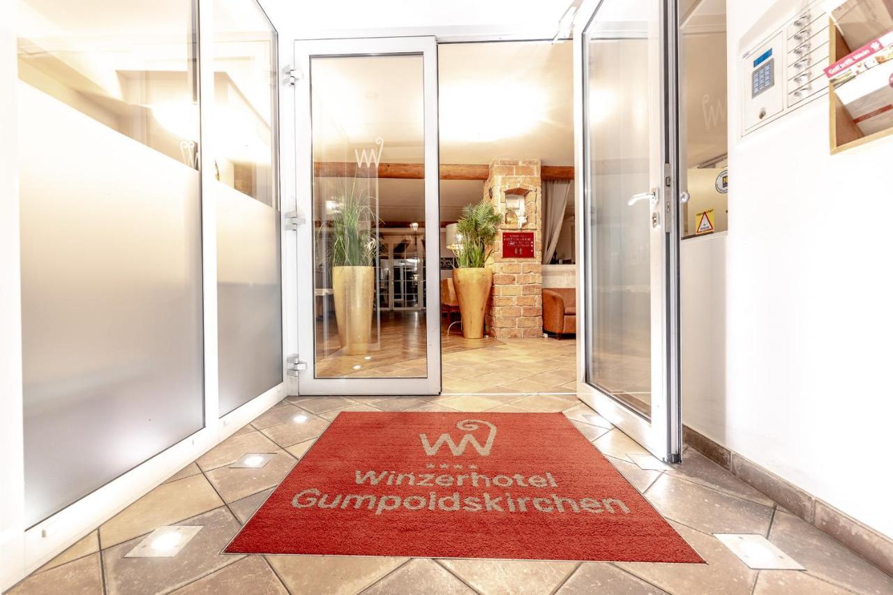 Winzerhotel Гумпольдскирхен Экстерьер фото