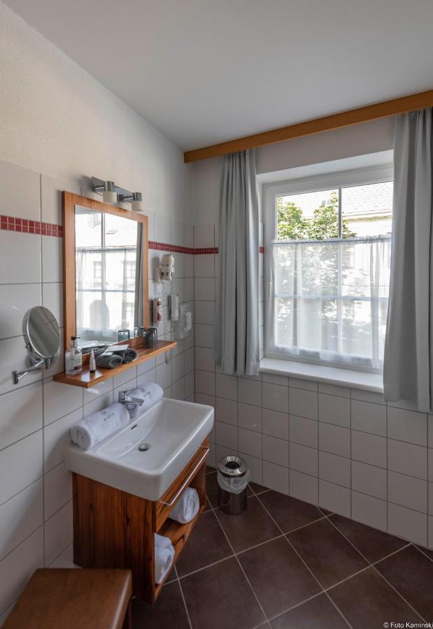 Winzerhotel Гумпольдскирхен Экстерьер фото