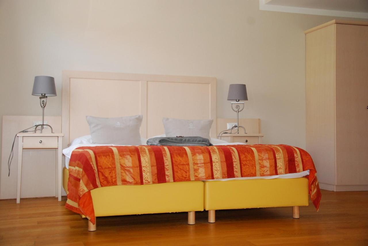 Winzerhotel Гумпольдскирхен Экстерьер фото