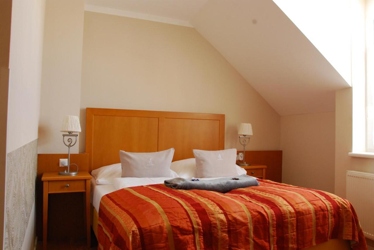 Winzerhotel Гумпольдскирхен Экстерьер фото