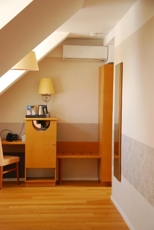 Winzerhotel Гумпольдскирхен Экстерьер фото