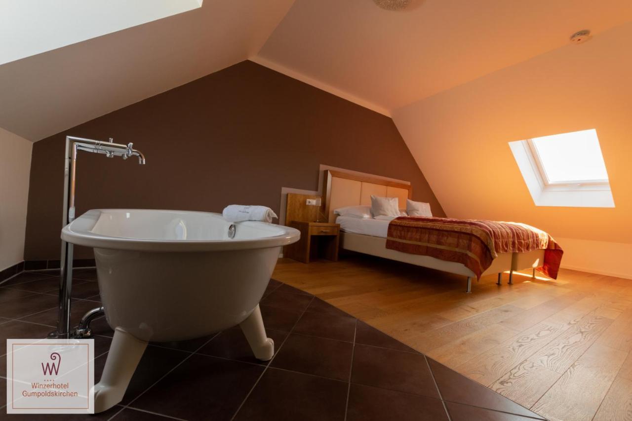Winzerhotel Гумпольдскирхен Экстерьер фото