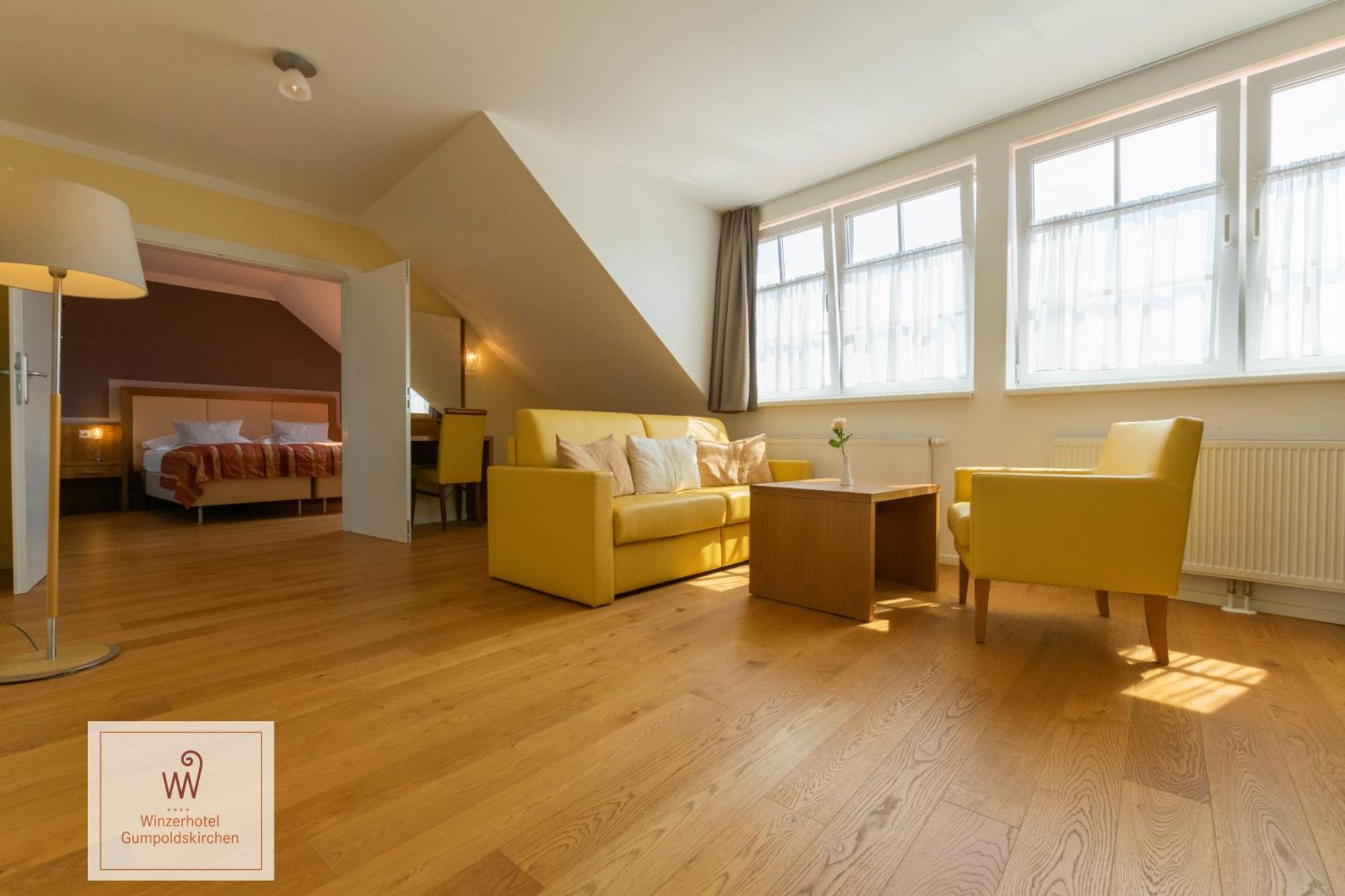 Winzerhotel Гумпольдскирхен Экстерьер фото