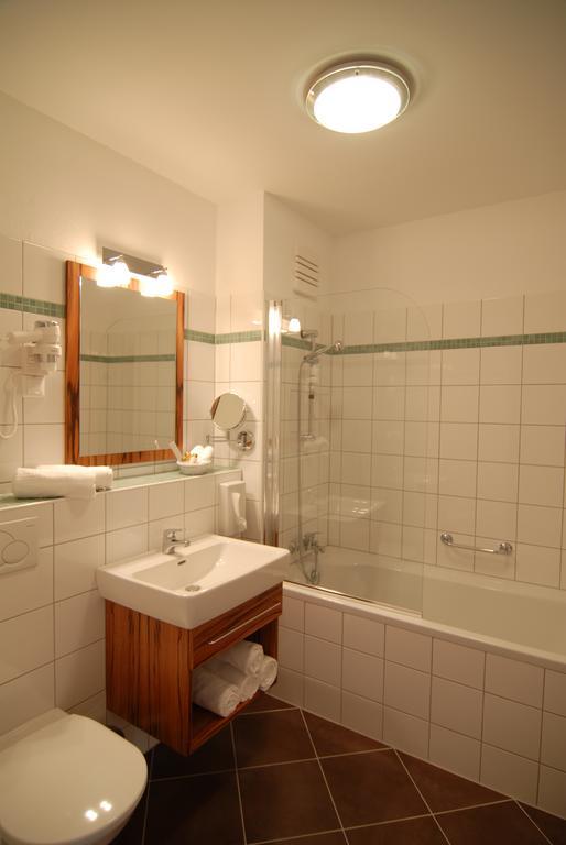 Winzerhotel Гумпольдскирхен Номер фото