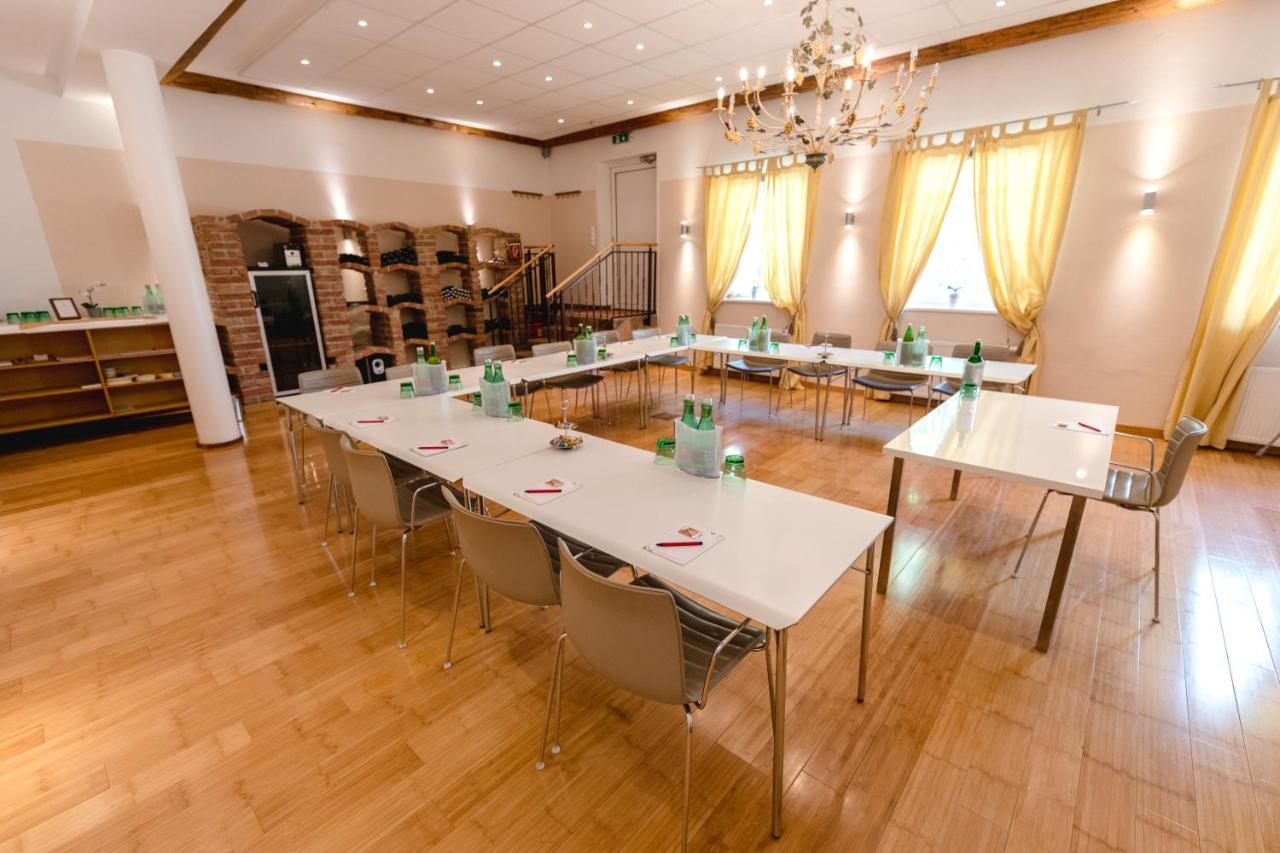 Winzerhotel Гумпольдскирхен Экстерьер фото